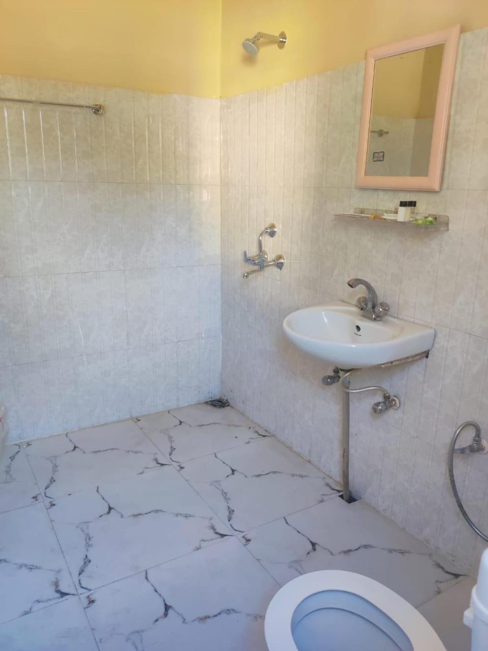 Jironi Resort Tezpur Ngoại thất bức ảnh